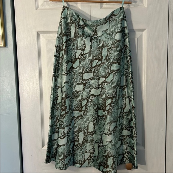 Lauren Ralph Lauren 2 Skirt Snakeskin Print Turquoise Multi Satin Charmeuse NWT - Picture 2 of 11